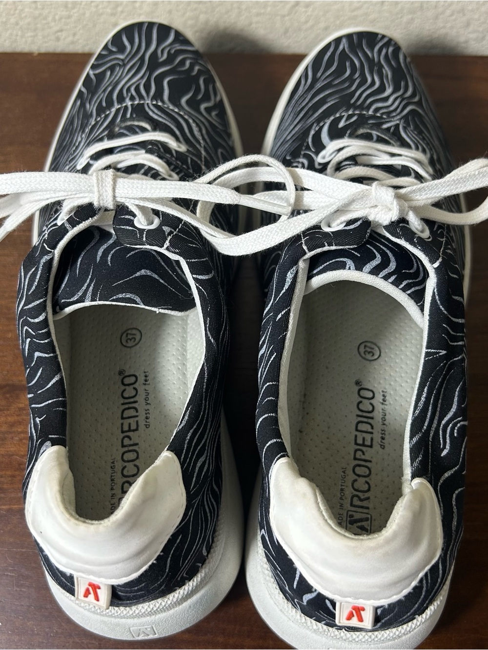 Arcopedico Sneakers Size EU 37 US 6.5 Black & White L76 Patterned Waves Casual - Picture 4 of 9
